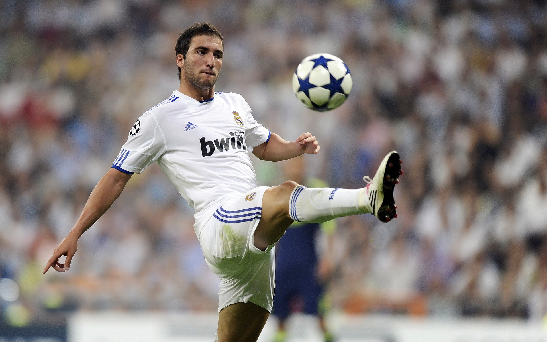莱万多夫斯基营收116.8亿，独家揭秘足球商业帝国的全新高度|C7体育APP